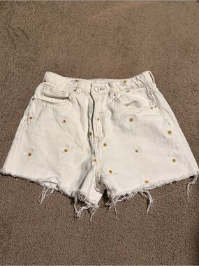 Angel Kiss White Daisy Embroidered Denim Shorts